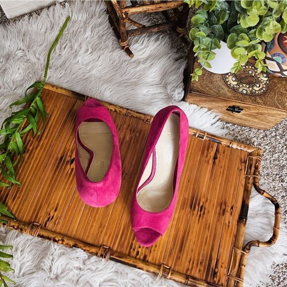 Enzo Angiolino Pink & Gold Leather Statement Pumps - Picture 13 of 15